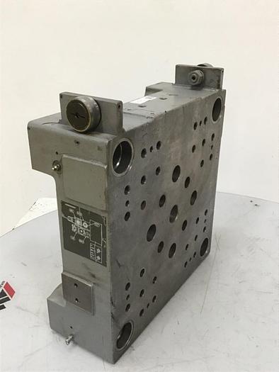 Used SUMITOMO Moving Platen JA83E649A4 #117677
