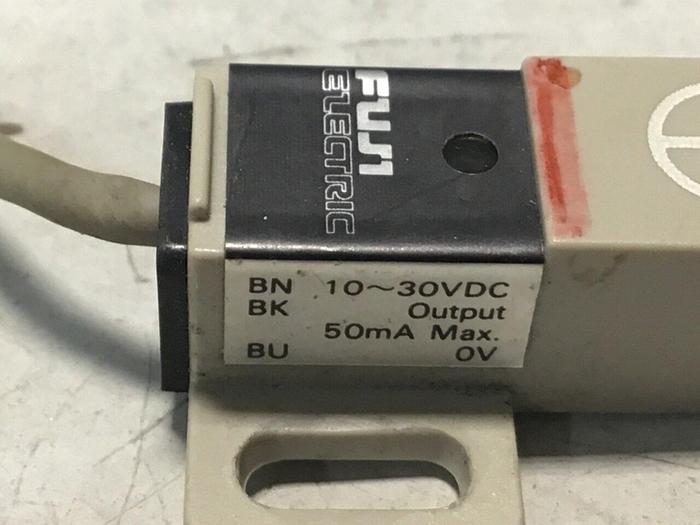 Used FUJI ELECTRIC Proximity Switch PE-B4D3 #128385