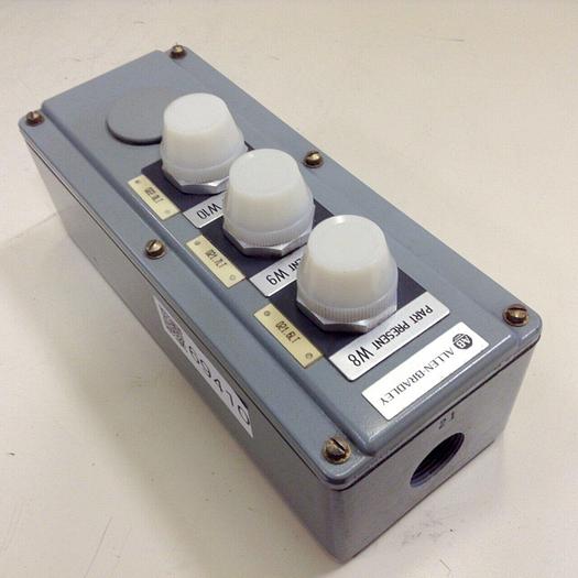 Used ALLEN BRADLEY Push Button Enclosure 800T-4TZM11 SER T #69410