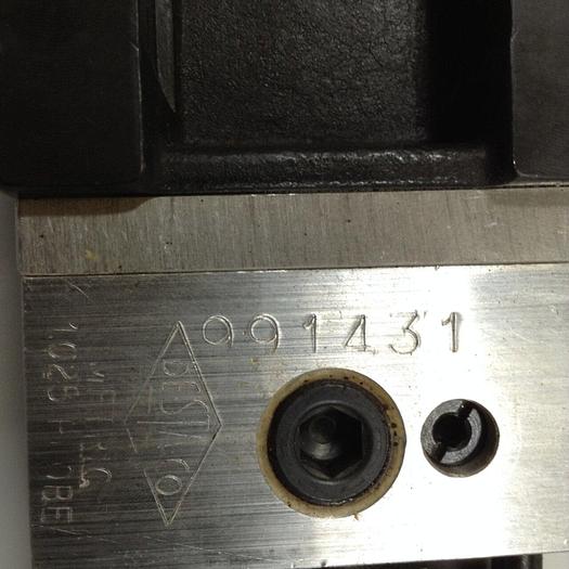 Used DESTACO Pneumatic Hold Clamp 991MAR-013M-180A-18-11-DS #90076