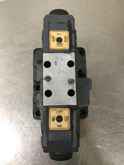 Used VICKERS Valve DG5S82CTMUHL740 Used