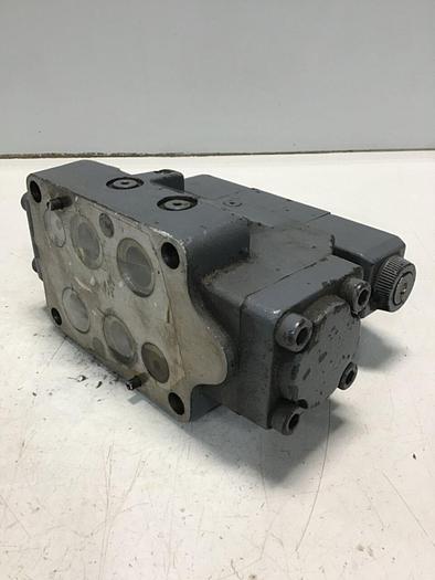 Used VICKERS Directional Valve DG4V-3-6C-M-U-HL7-60 Used