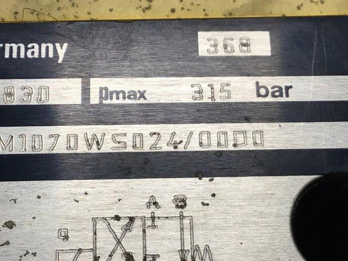 Used BOSCH Hydraulic Valve 0 810 001 830 #122905