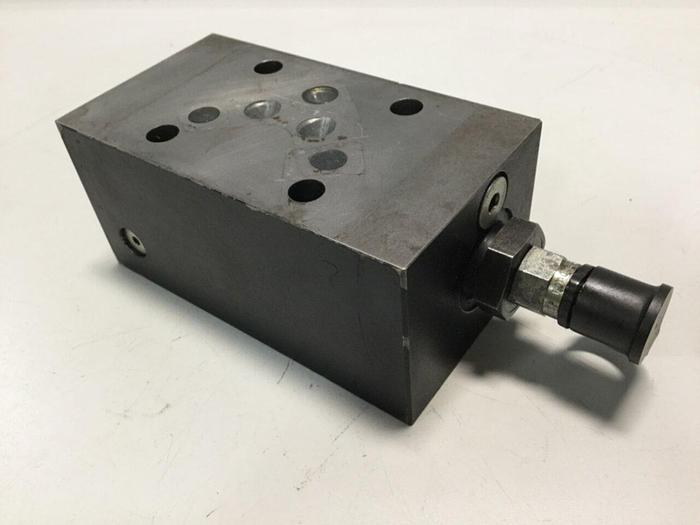 Used VICKERS Pressure Reducing Valve DGMX2-5-PP-FW-S-30-EN407 #111310