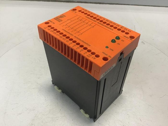 Used DOLD Safemaster Safety Relay B05988.61/324 USED