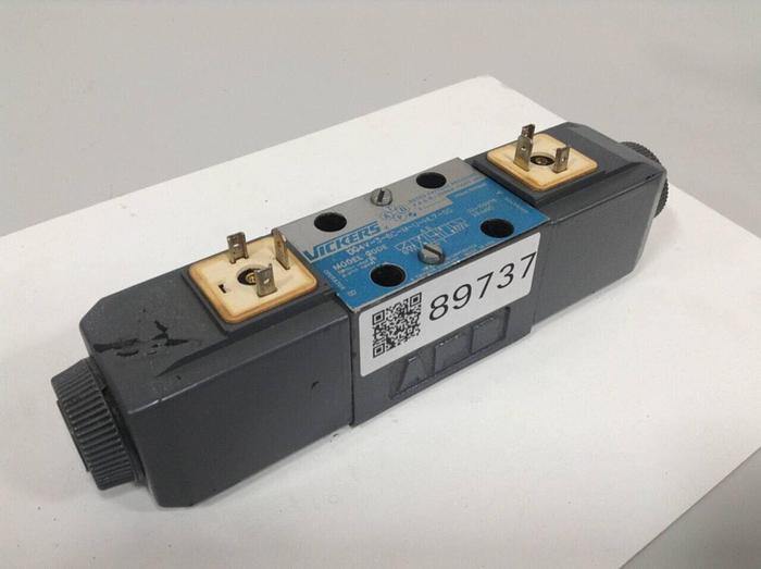 Used VICKERS Directional Valve DG4V-3-6C-M-U-HL7-60 Used