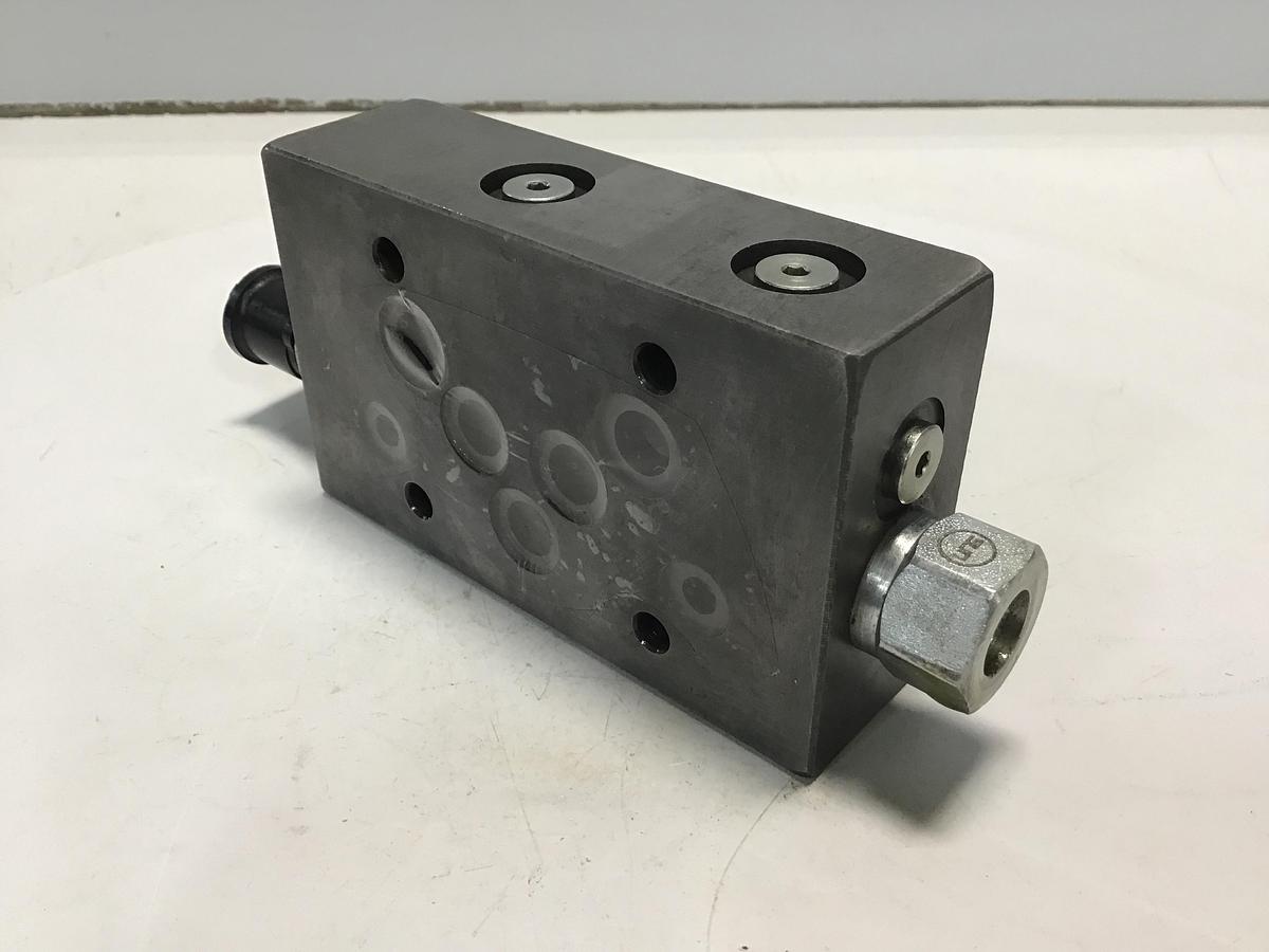 Used PARKER CMI5248033 Valve Used #144827