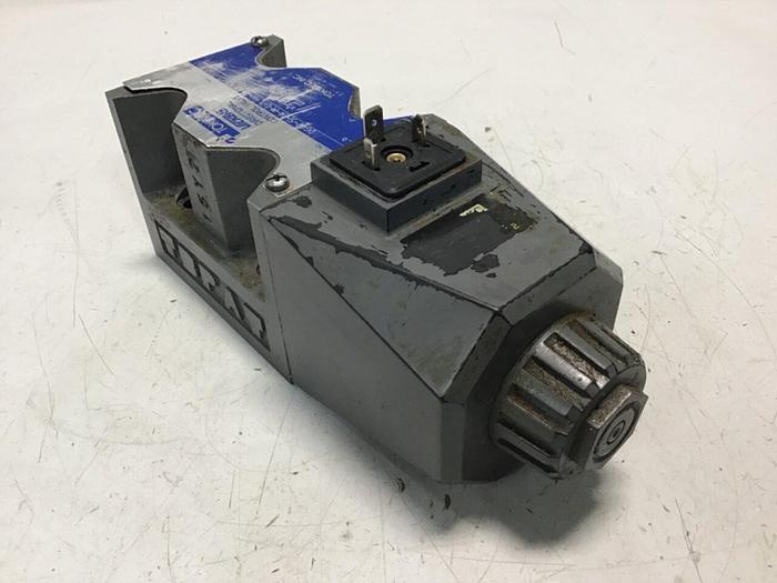 Used VICKERS Directional Control Valve DG4V-5-2A-M-U7L-H-7-40 #134341