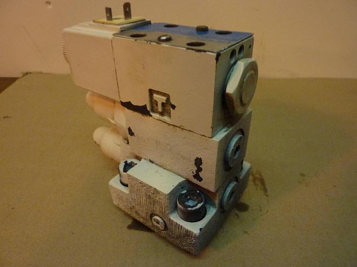 Used VICKERS Valves DG4V-3-2AL-M-U-HL7-60 #24101