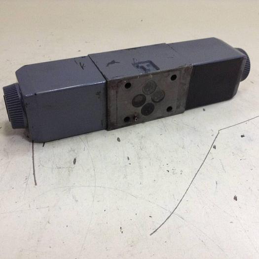 Used VICKERS Directional Valve DG4V-3-6C-M-U-HL7-60 Used