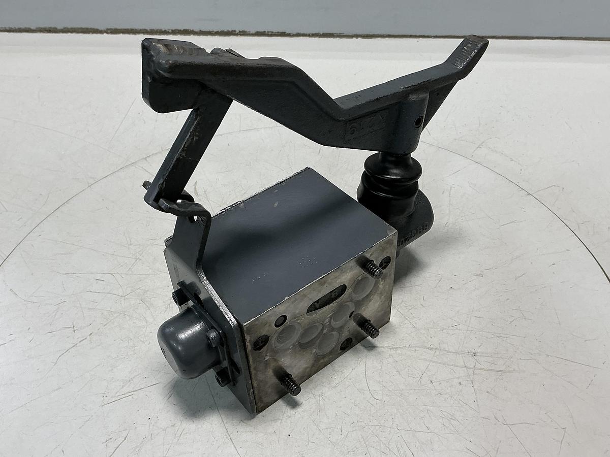 Used PARKER D3ML4B10X4384