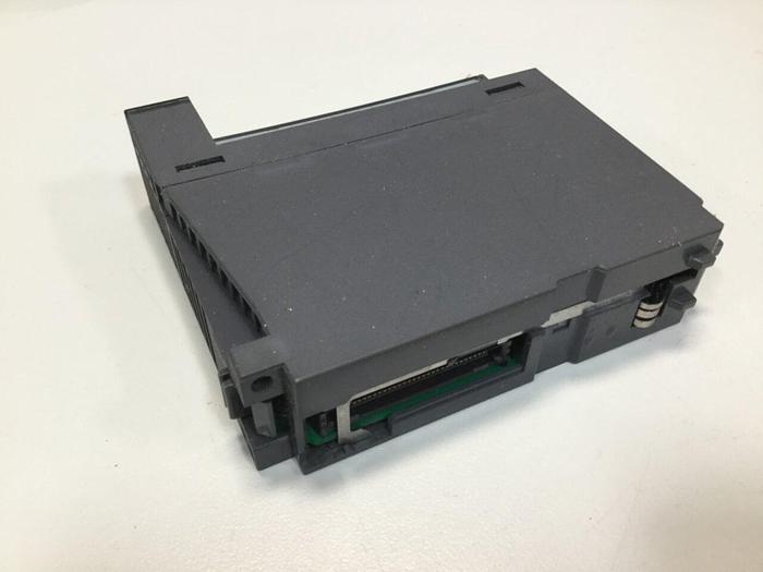 Used MITSUBISHI Output Module QY80 #100724