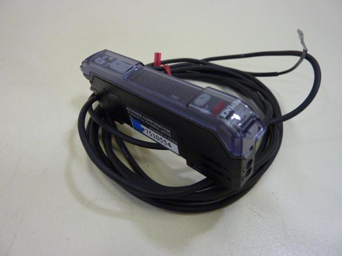 Used KEYENCE CORP Sensor FS-V32 #124163