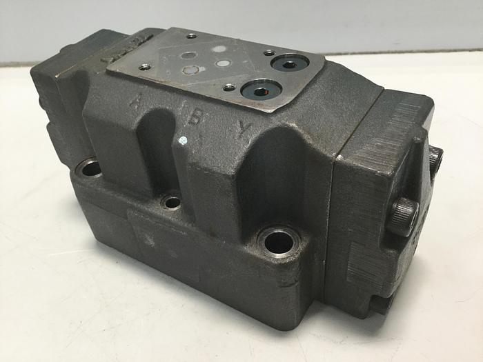 Used TOKIMEC Vickers Pilot Valve DG3V-7-33C-E-10-JA8-Z USED