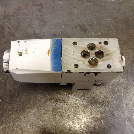Used VICKERS Directional Control Valve DG4V32AMP7H750 #70713