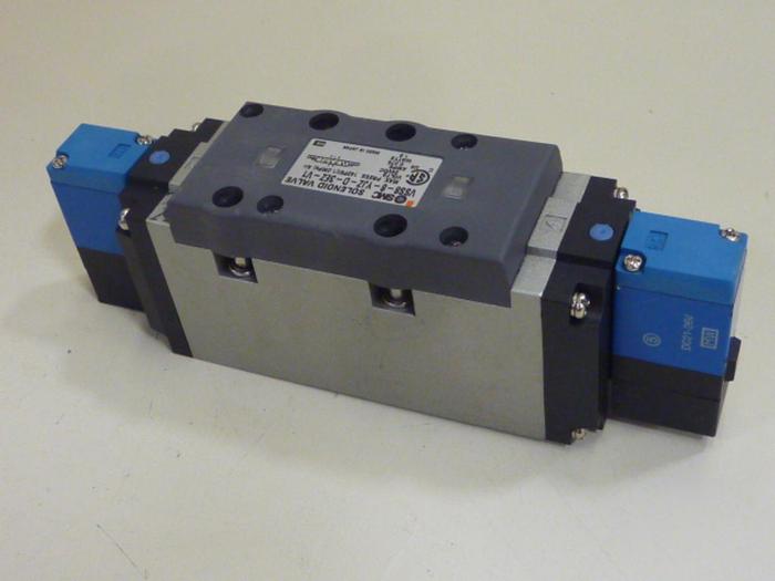 Used SMC Pneumatic Solenoid Valve VSS8-8-YJZ-D-3EZ-V1 #66864