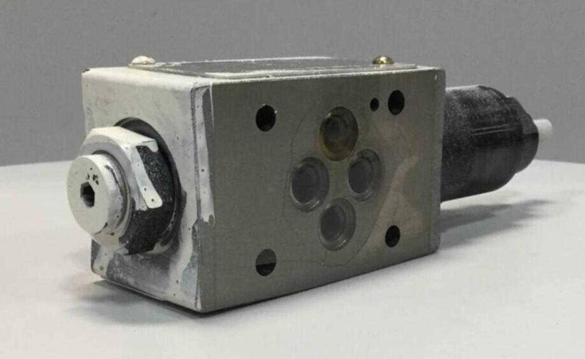 Used VICKERS Tokimec Valve DGMX23PBBWB40J USED