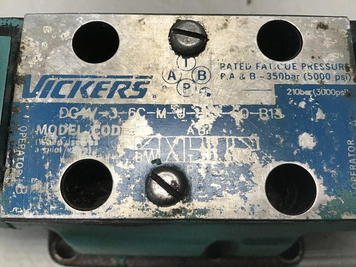Used VICKERS Solenoid Directional Valve DG4V-3-6C-M-U-HL7-60-B13 Used