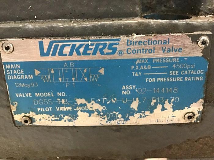 Used VICKERS Solenoid Directional Valve DG4V-3-6C-M-U-HL7-60-B13 Used
