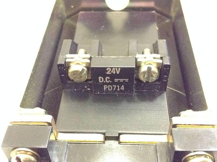 Used ALLEN BRADLEY DC Relay 700DC-P1000Z24 SER A #79588