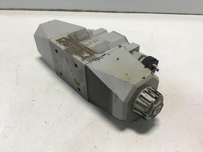 Used TOKIMEC Valve DG4V-5-2C-M-AP71-H-7-40-JA1Y #126875