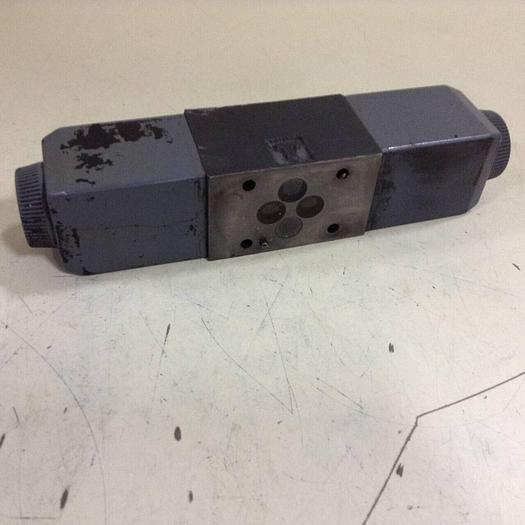 Used VICKERS Directional Valve DG4V-3-6C-M-U-HL7-60 Used