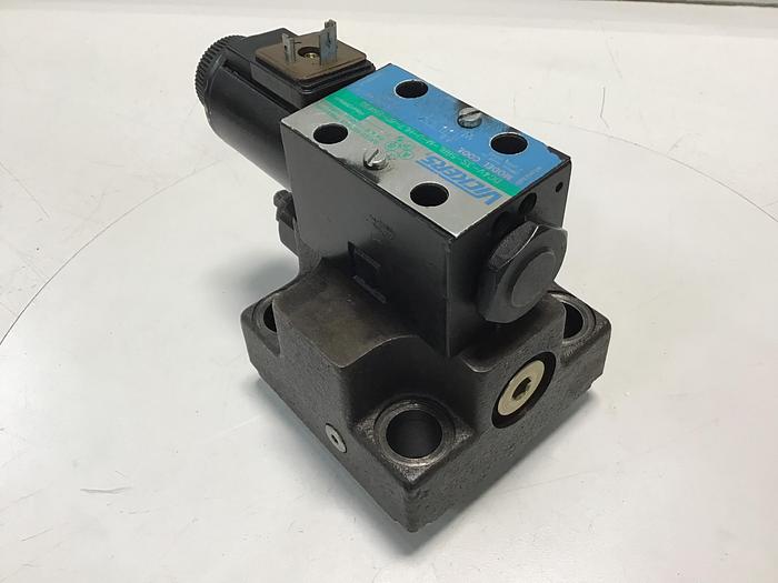 Used VICKERS Valve DG4V-3S-56BL-M-U-HL7-60-EN490 Used #145619
