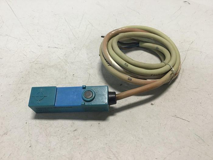 Used YAMATAKE Proximity Switch FL2-4A6S #128197