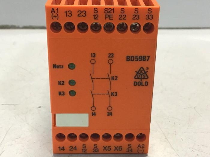 Used E DOLD & SOHNE KG Emergency Stop Module BD5987.02/001 #124686