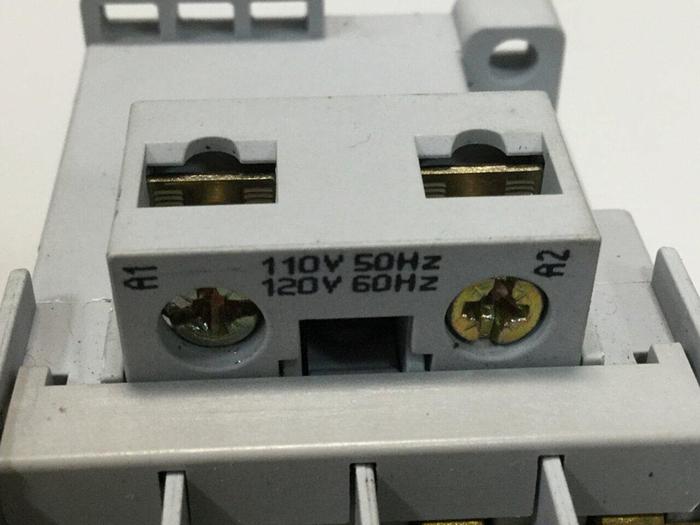 Used ALLEN BRADLEY Contactor 100-C09.10 SER A #103596