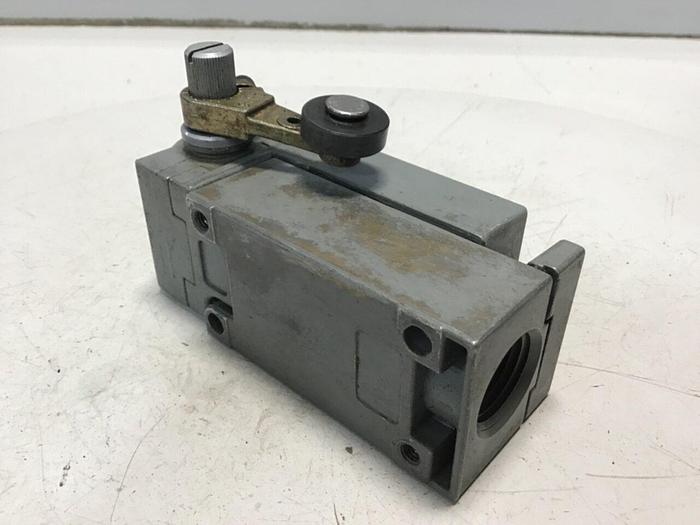 Used SQUARE D Limit Switch 9007-C66B2 #122107