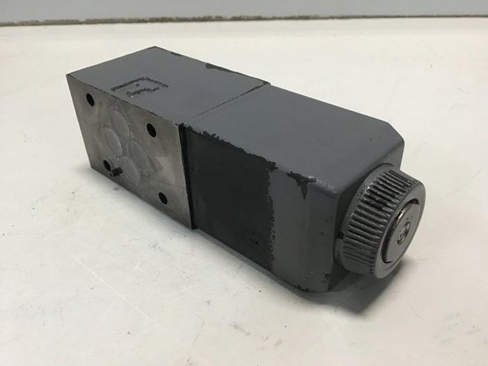 Used VICKERS Valve DG4V-3-22A-M-U-HL7-60 Used