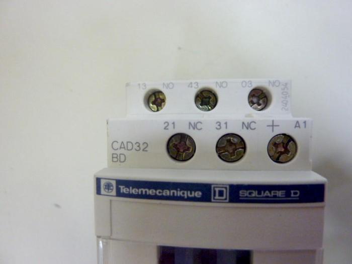 Used TELEMECANIQUE Relay CAD32BD #66597