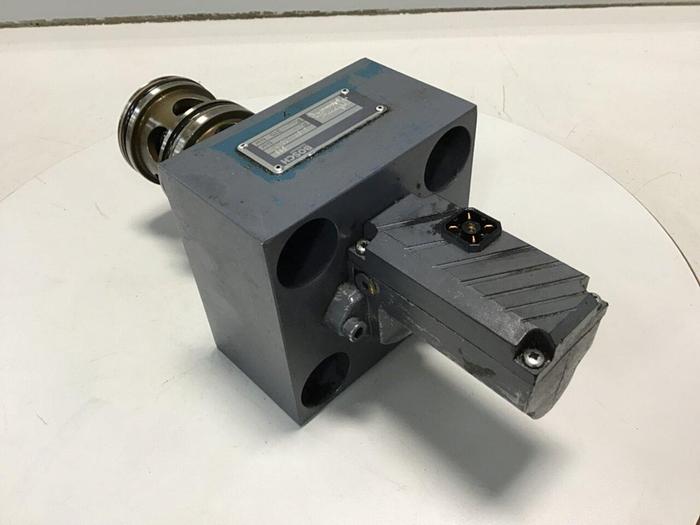 Used BOSCH Hydraulic Valve 0 811 402 611 #145449
