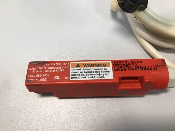 Used SCIENTIFIC TECHNOLOGIES INC Safety Switch 44507-0100 #92685