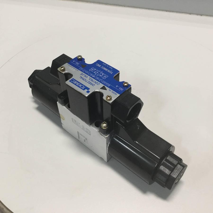 Used TOKIMEC Directional Control Valve DG4V-3-6C-M-P7-H-7-52 USED