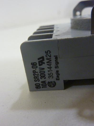 Used EAGLE SIGNAL Relay Socket 60 SR2P-06 #47834