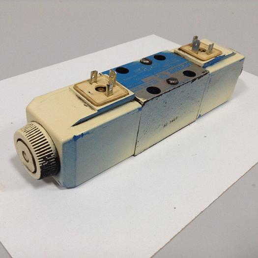 Used VICKERS Directional Valve DG4V-3-6C-M-U-HL7-60 Used
