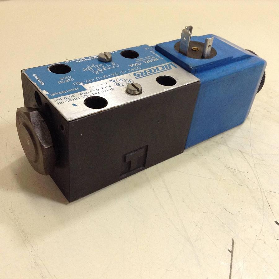 Used VICKERS Valve DG4V-3-2A-M-U-H7-60 Used