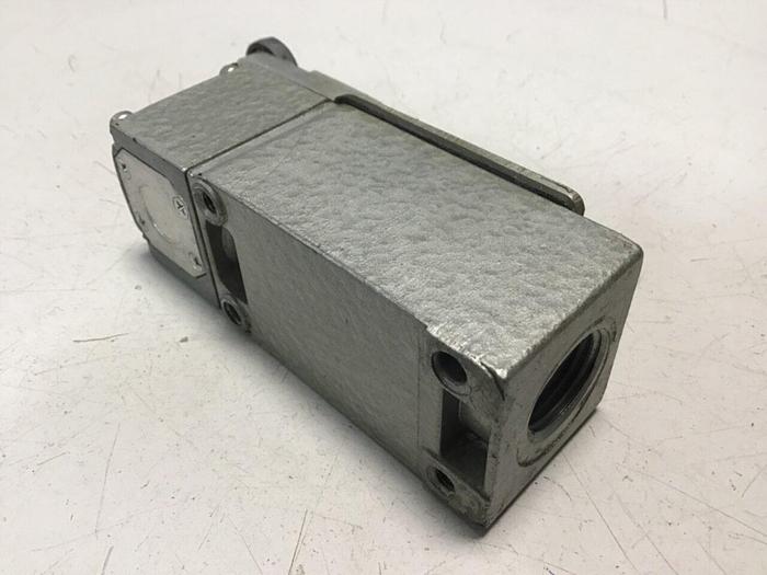 Used TELEMECANIQUE Lox-Switch C2JK05 #121823