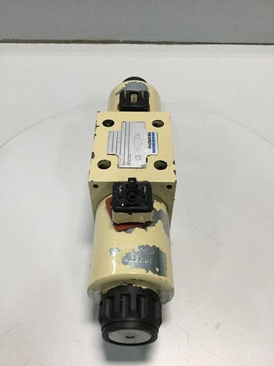 Used MANNESMANN REXROTH Hydraulic Valve 4WE10J32CG24N9K4 #114700