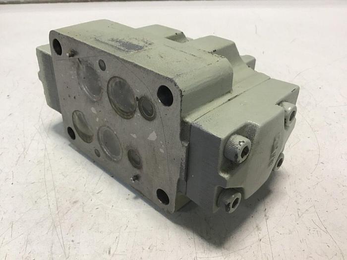 Used VICKERS Valve DG3V-7-3C-10-JA-S558 Used #137405