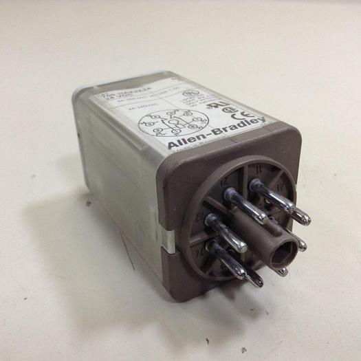 Used ALLEN BRADLEY Relay 700-HAX2Z24 SER C #76326