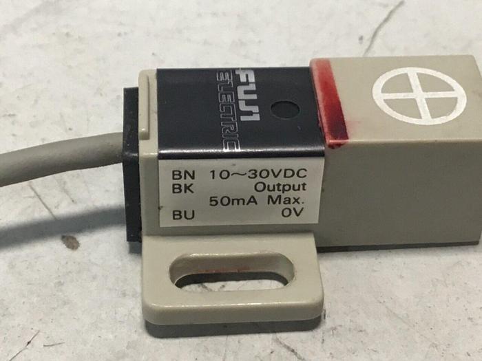 Used FUJI ELECTRIC Proximity Switch PE-B4D3 #128373