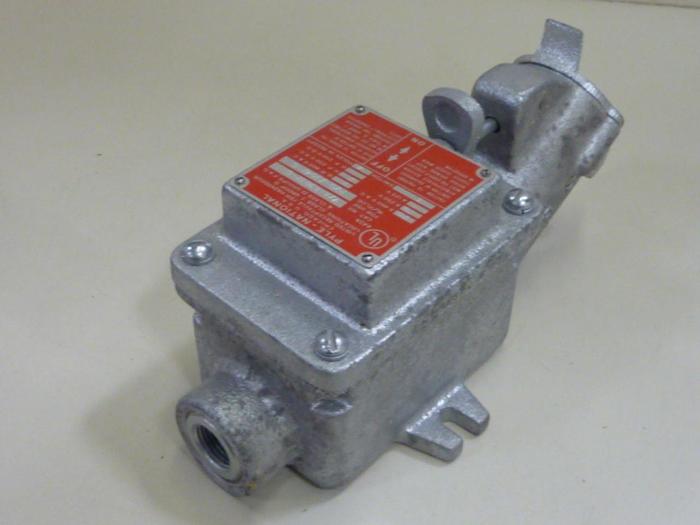 PYLE NATIONAL Receptacle YXA-13032-G #53027