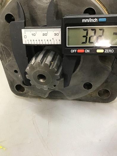 Used CHAR LYNN Hydraulic Screw Motor 111 1037 004 Used