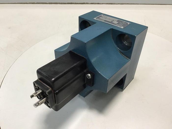 Used BOSCH Valve 0 810 070 033 USED