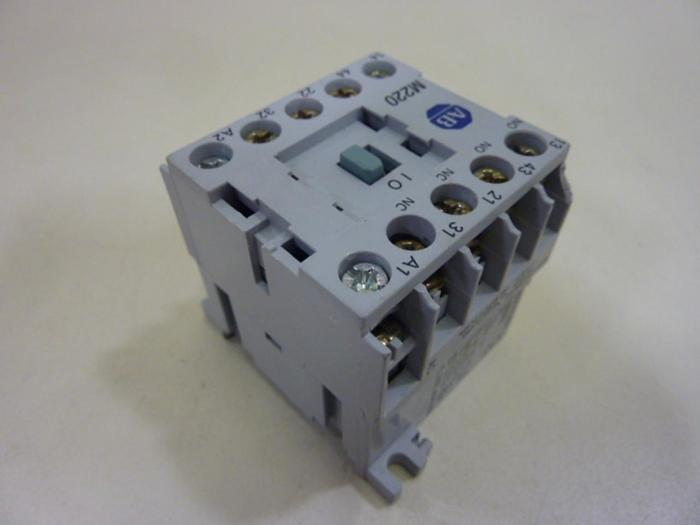 Used ALLEN BRADLEY Contactor 700-M220 SER A #52627
