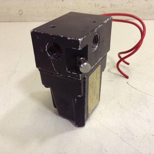 Used PARKER Pneumatic Valve T21025D2F22 #88109