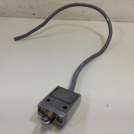 Used OMRON Limit Switch D4C-9049 #72342